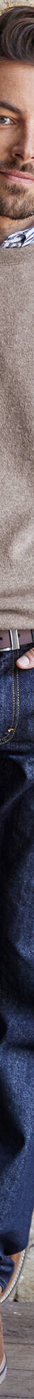 Pull col rond 80% laine (taupe clair) Pull col rond 80% laine (taupe clair)